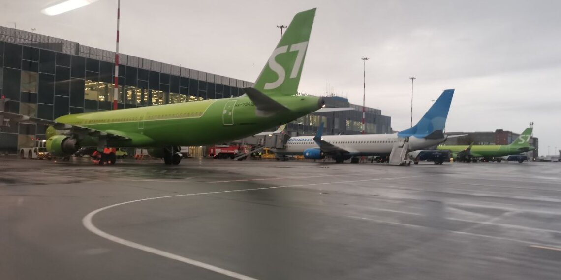 Сотрудники аэропорта Толмачево украли 460 литров дизтоплива