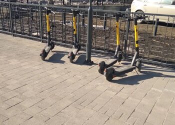 «Ну вот и началось»: в Сибири произошло первое ДТП с участием электросамокатов