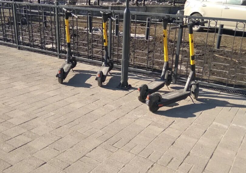 «Ну вот и началось»: в Сибири произошло первое ДТП с участием электросамокатов