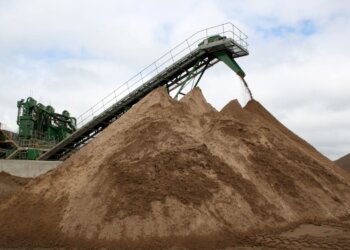 Пескобаза не отбилась: суд поддержал прокуратуру в споре за берег Оби