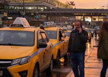 Названы зарплаты водителей-мигрантов в России