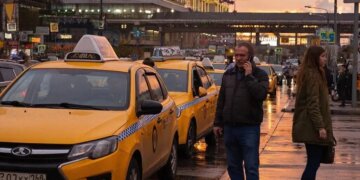 Названы зарплаты водителей-мигрантов в России