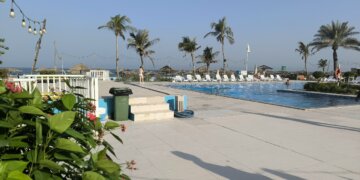 Российские туристы в ОАЭ решили не прерывать отдых из-за ракетной атаки