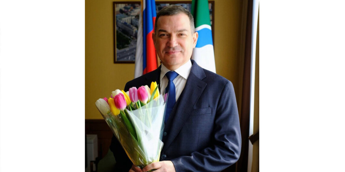 Мэр Новосибирска Максим Кудрявцев поздравил сибирячек с 8 Марта