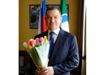 Мэр Новосибирска Максим Кудрявцев поздравил сибирячек с 8 Марта