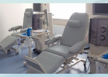 Хуже пожара: в Новосибирске выгоняют на улицу диализный центр