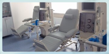 Хуже пожара: в Новосибирске выгоняют на улицу диализный центр