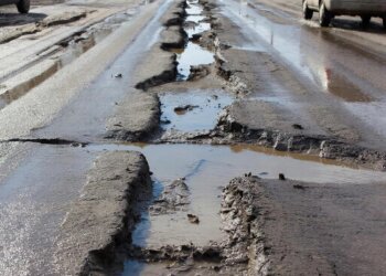 Губернатор НСО призвал дорожников не затягивать с началом ямочного ремонта