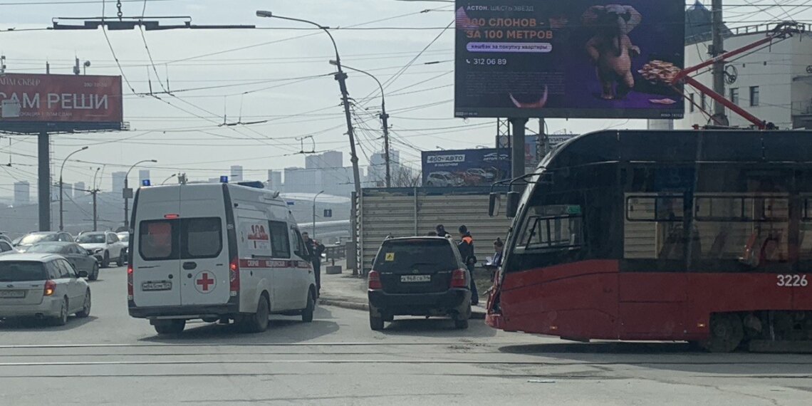 «Тринадцатый» снова в деле: в Новосибирске произошло первое ДТП с трамваями новой модели