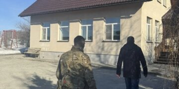 В Новосибирске руководителя налоговой инспекции задержали за взятку в 1,5 млн. рублей