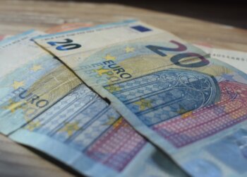 Сергей Селютин: эффект от возврата покупок валюты по бюджетному правилу пока не заложен в котировки