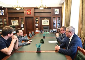 Сергей Безруков предложил провести в Новосибирске масштабный детский фестиваль в 2027 году