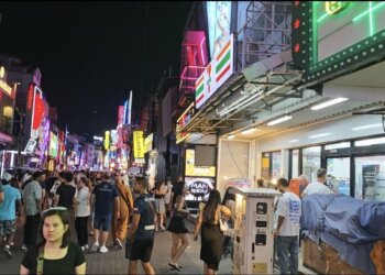 Таиланд обсуждает ужесточение въезда, Вьетнам — расширение безвиза для туристов