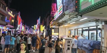 Таиланд обсуждает ужесточение въезда, Вьетнам — расширение безвиза для туристов