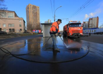 В Новосибирске стартовала неделя интенсивной уборки города