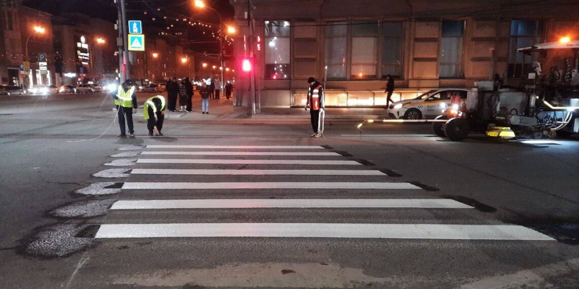 Более 2,5 млн метров дорожной разметки в Новосибирске нанесут холодным пластиком