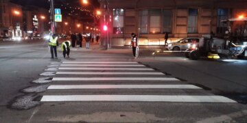 Более 2,5 млн метров дорожной разметки в Новосибирске нанесут холодным пластиком