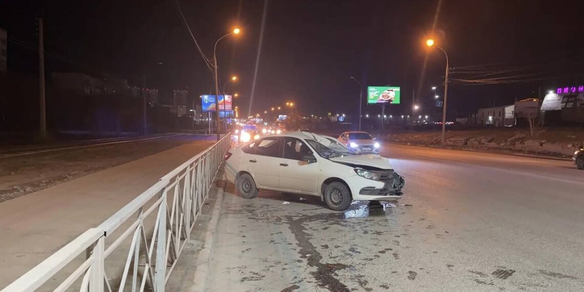 Электросамокатчик погиб под колёсами автомобиля в Новосибирске