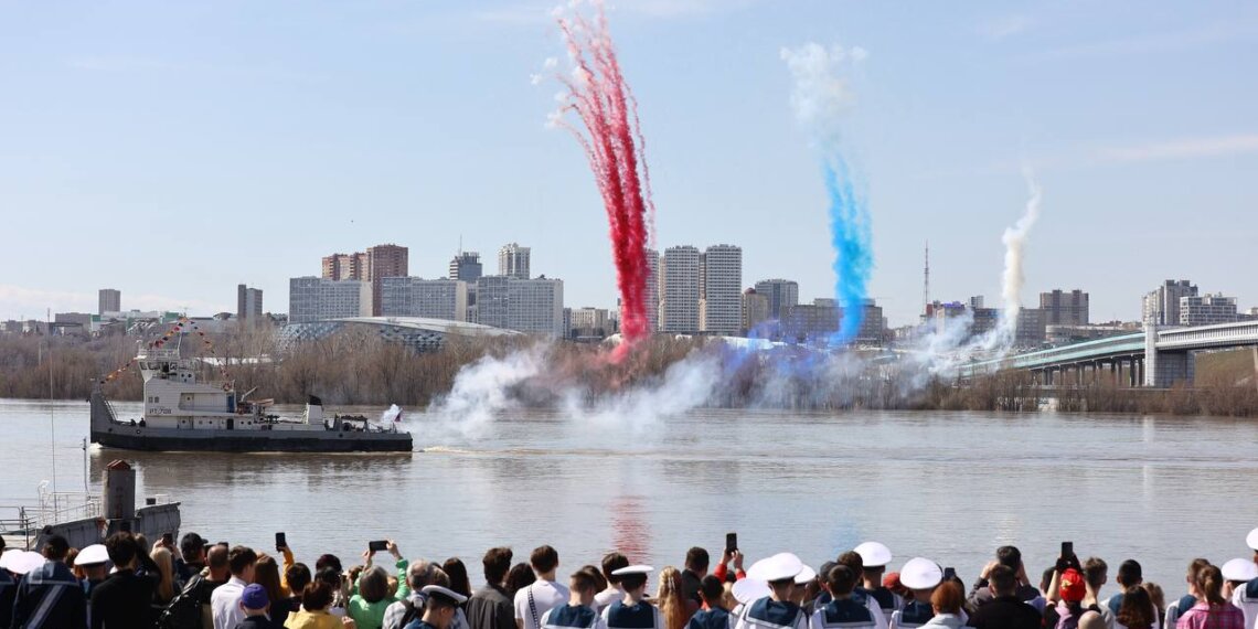 Парадом теплоходов в Новосибирске открыли сезон речной навигации