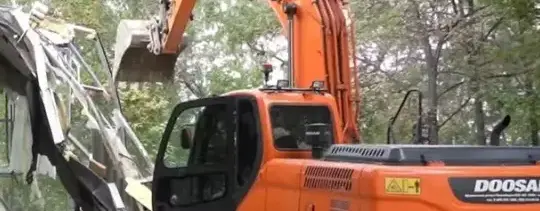 Камень скорби и национальные мемориалы у музея НКВД снесли в Томске