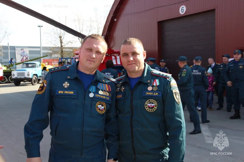 Сотрудник МЧС России принял участие в спасении двух рыбаков в Новосибирской области