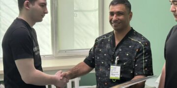 Новосибирские нейрохирурги спасли 22-летнего пациента с редкой «жемчужной» опухолью мозга