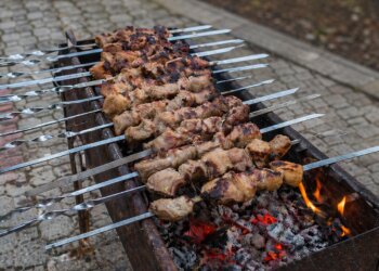 Шашлыки, костры и мусор: за что можно получить штраф на майские