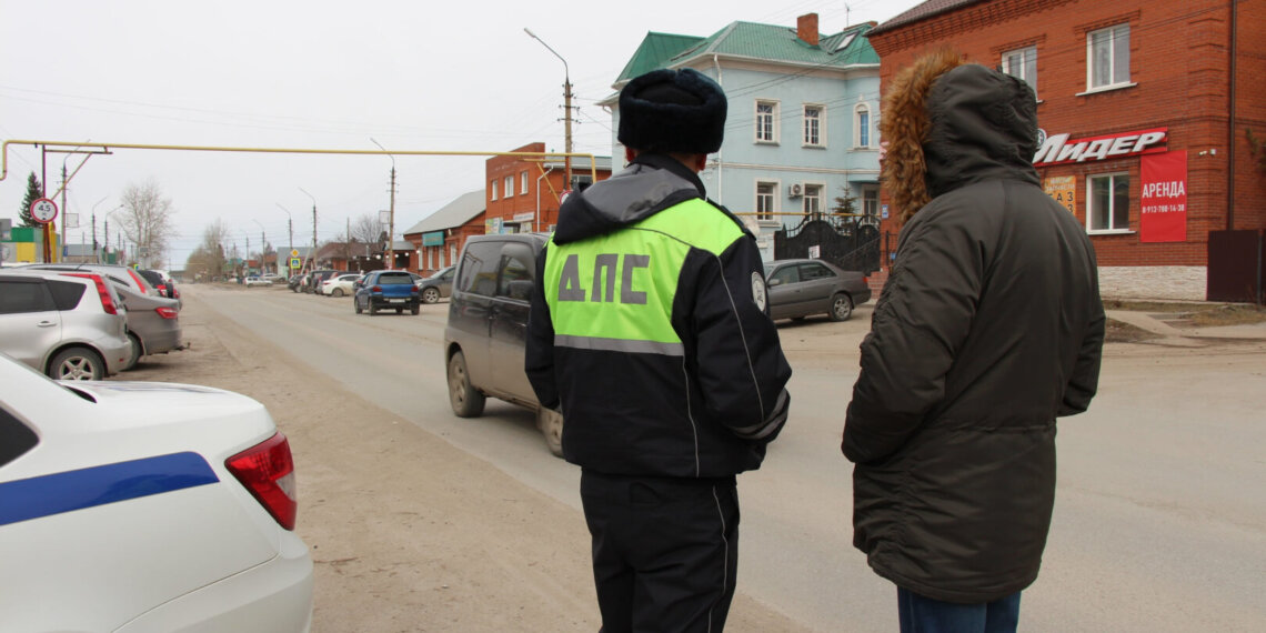 В Колывани поймали нелегального таксиста без страховки и регистрации