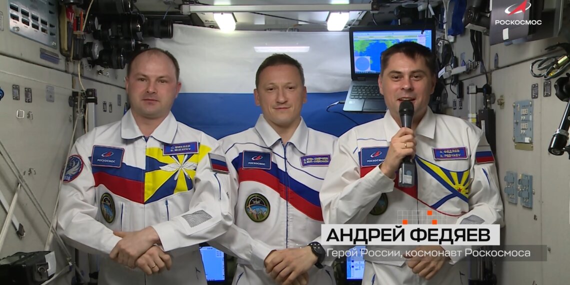 Российские космонавты с борта МКС поздравили россиян с Днём космонавтики