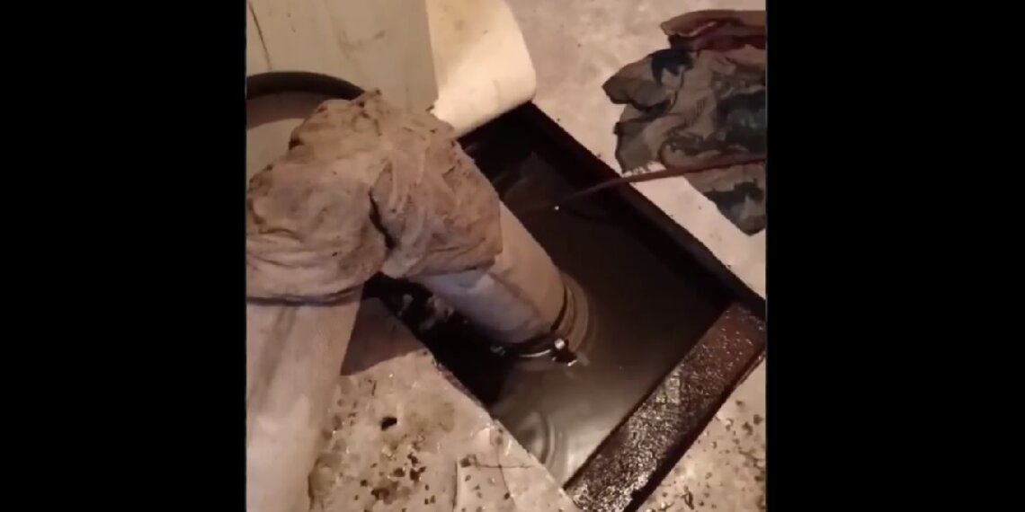 Новосибирские спасатели за 10 часов откачали почти тысячу кубометров воды в подтопленных домах