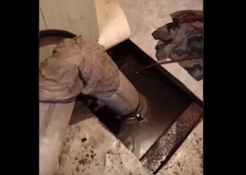 Новосибирские спасатели за 10 часов откачали почти тысячу кубометров воды в подтопленных домах