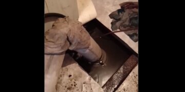 Новосибирские спасатели за 10 часов откачали почти тысячу кубометров воды в подтопленных домах