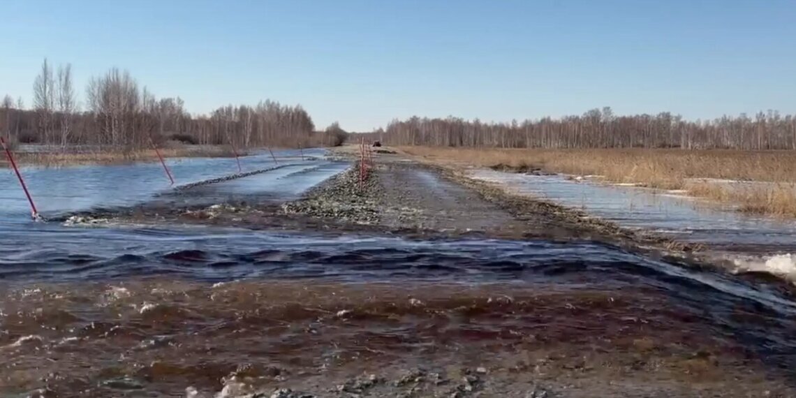 Шесть дорог перекрыты в НСО из-за паводка