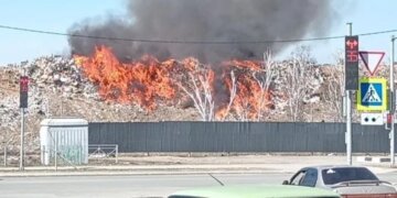 Мусорный полигон на Гусинобродском шоссе вспыхнул в Новосибирске