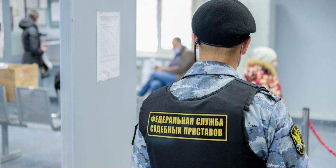 Жительницу Новосибирской области сняли с поезда на границе с Казахстаном из-за долга в 114 тысяч