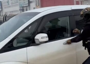 В Новосибирске трое мужчин полгода крали деньги через старые сим-карты