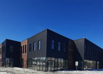 В Новосибирске завершили ещё один долгострой на улице Ватутина