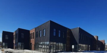 В Новосибирске завершили ещё один долгострой на улице Ватутина