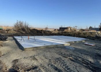 «Замерзшие стройки» и многомиллионные долги: о новой социальной беде России