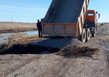 В НСО из-за размыва закрыли ещё одну сельскую дорогу