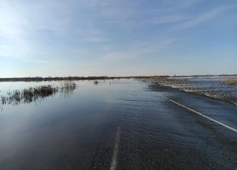 Три дороги остаются под водой в Новосибирской области