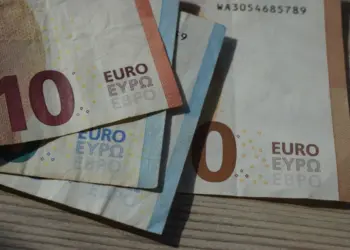 В Новосибирске почти за 60 млн продают казарму и медсанчасть около аэропорта