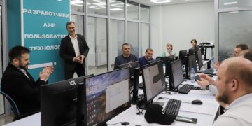 Новейшим технологиям учиться самим, учить других