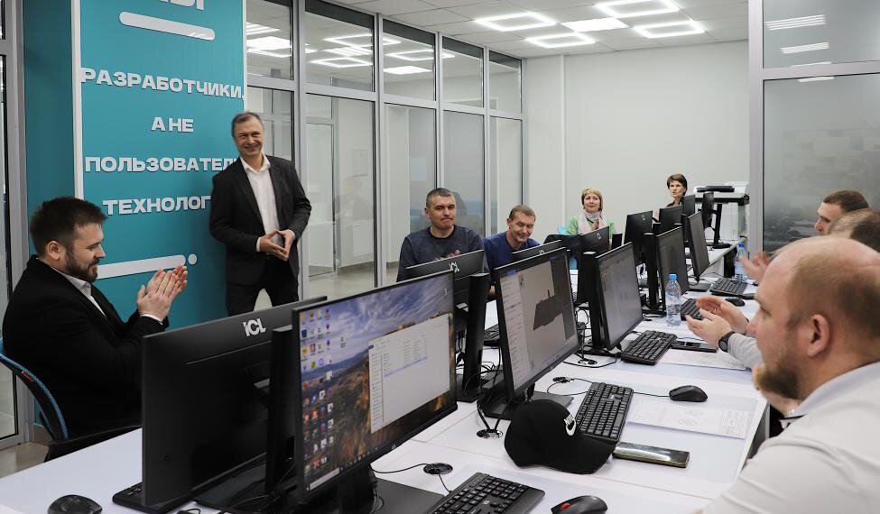 Новейшим технологиям учиться самим, учить других