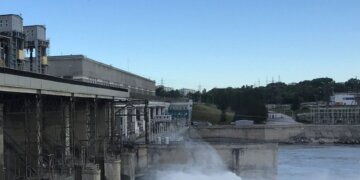 Новосибирская ГЭС нарастила сброс воды из-за паводка