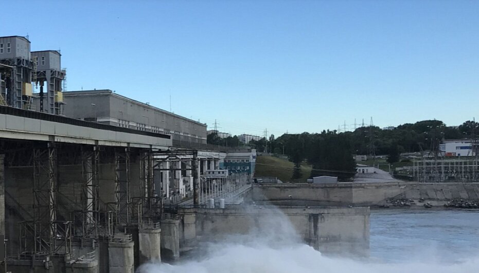 Новосибирская ГЭС нарастила сброс воды из-за паводка