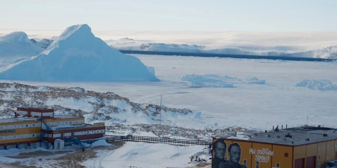 «От Снуп Догга до Беллинсгаузена»: на ледяном континенте появилось первое граффити