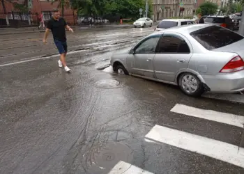 Новосибирские подрядчики устранят сотни дефектов на дорогах города