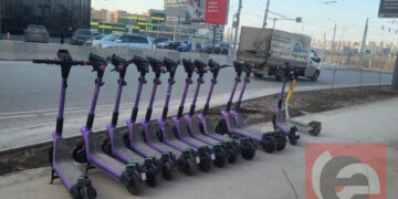 «Пройти негде»: новосибирцы возмущены нагромождением самокатов на проспекте Маркса