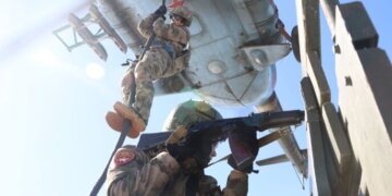 Курсанты НВИ отработали десантирование в Новосибирске